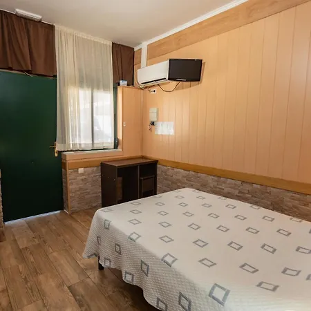 Hostal - Bungalows Camping Caceres 2* Caceres
