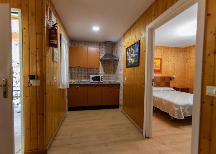 - Aldeamento Turístico Caces